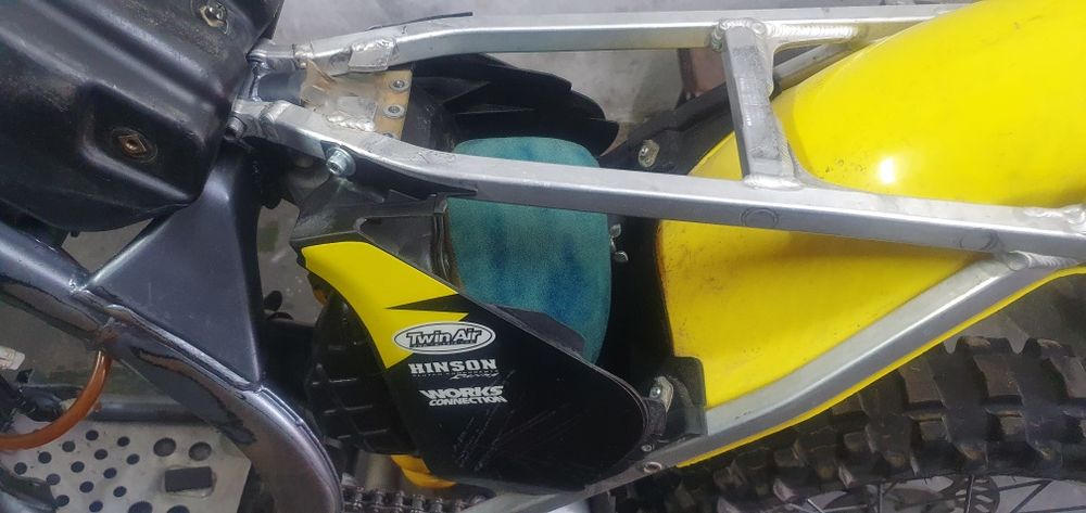 Subrama stelaż Tył Zadupek Air box Suzuki RMz 250 rok 04-09 kxf 250