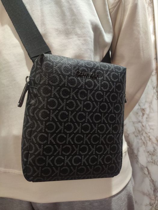 Чоловіча сумка через плече Calvin Klein 
Ціна 2500грн