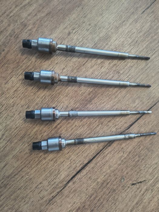 Świece świeca żarowa z czujnikiem 2.0 CDTI Insignia astra Zafira a20