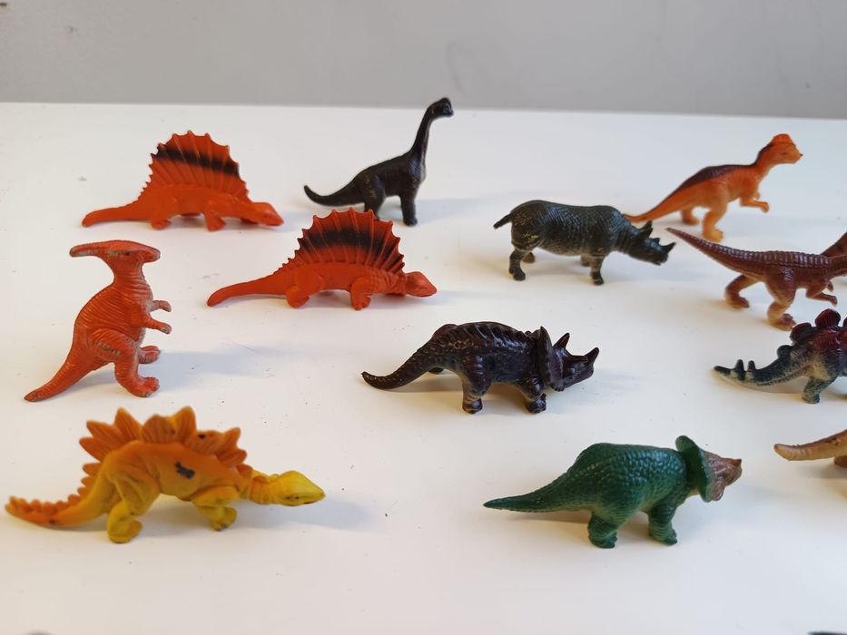 20 dinossauros em pvc