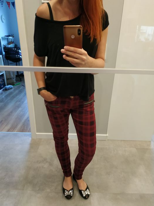 Bordowe spodnie w kratkę rozmiar S 36