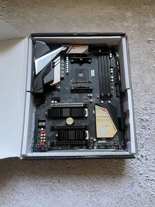 Материнська плата Gigabyte B450 AORUS PRO AM4 / ATX / під Ryzen