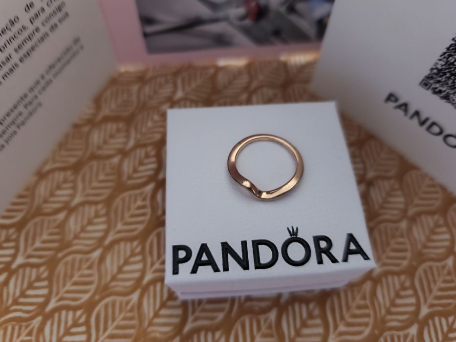 Anel Pandora rosa gold