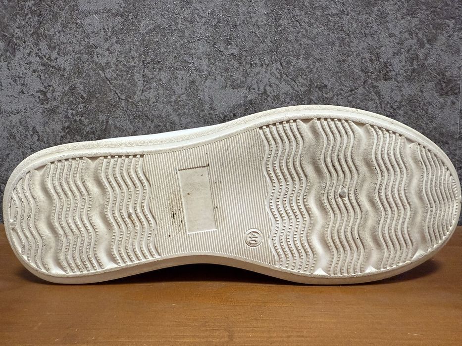 Стильні кросівки-кеди під штани та спідницю