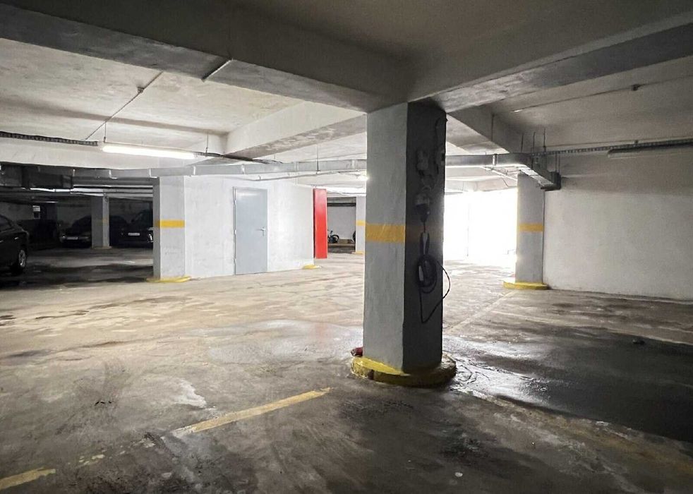 Продаж паркомісця на Поділлі