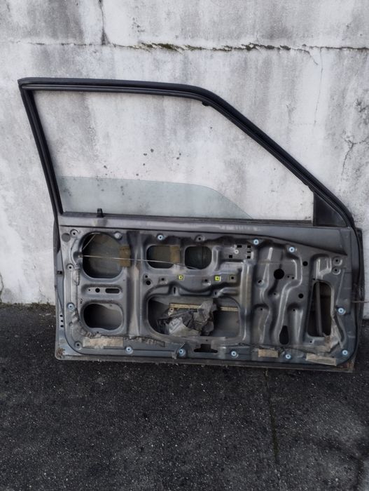 Toyota starlet  ano 90 porta frente Esq