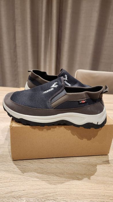Sapatos desportivos novos Tam 41