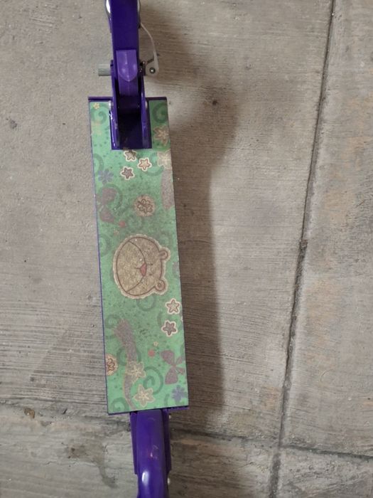 Trotineta pequena, de criança, para aprender