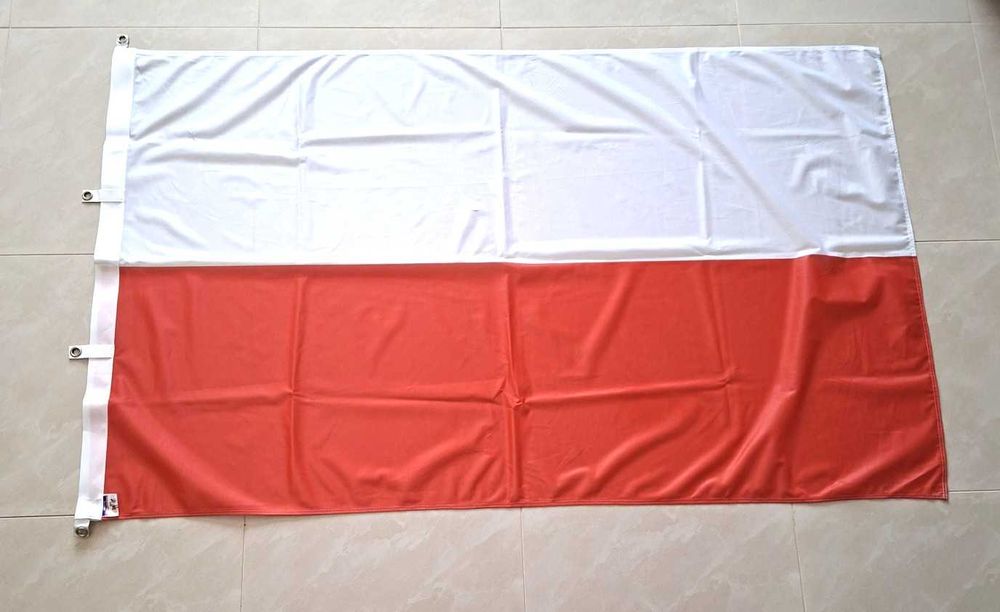 Flaga Polski rozmiar 160 X 98 cm z oczkami na maszt