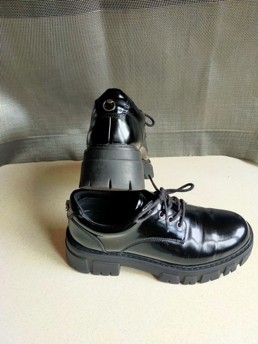 Buty Oksfordki loafersy trapery lakierki 37