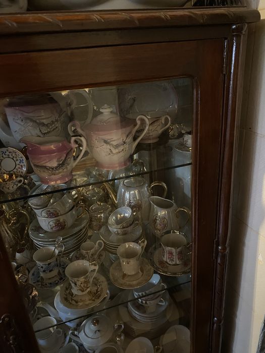 Vitrine Antiga em Madeira Maciça