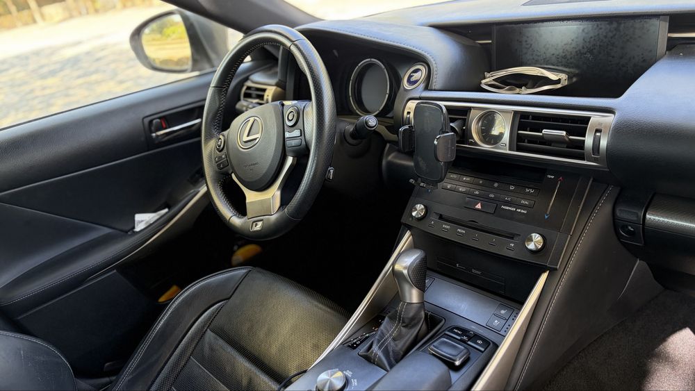 Lexus IS 300h F-Sport