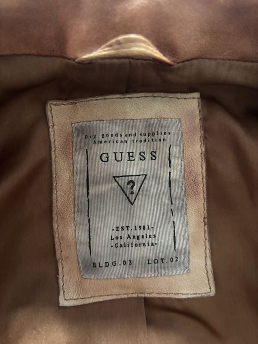 Blusão de pele Guess