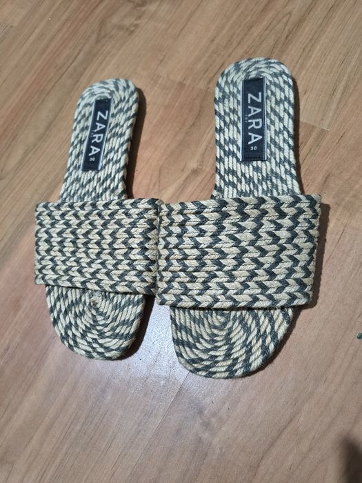 Klapki słomiaczkowe