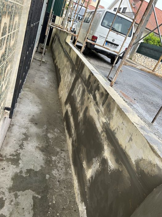 Faço Pintura interior e esterio .