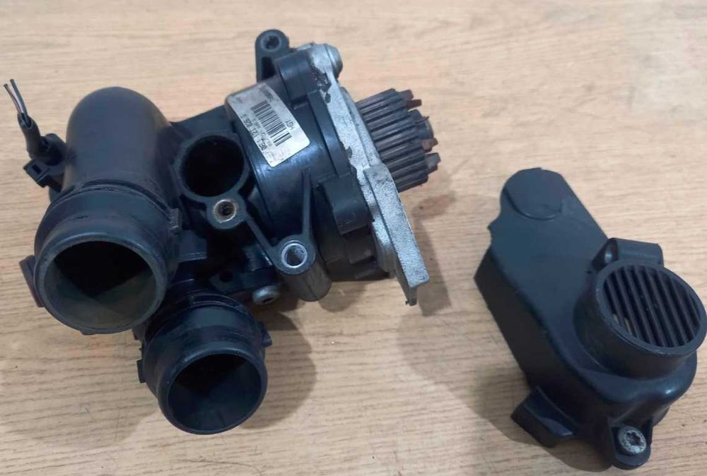 Pompa wody obudowa termostat AUDI VW Seat Skoda 1.8 2.0 TFSI GTI