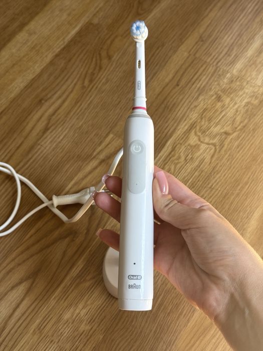 Електрична зубна щітка Oral-B Pro 3-3000 Sens Clean