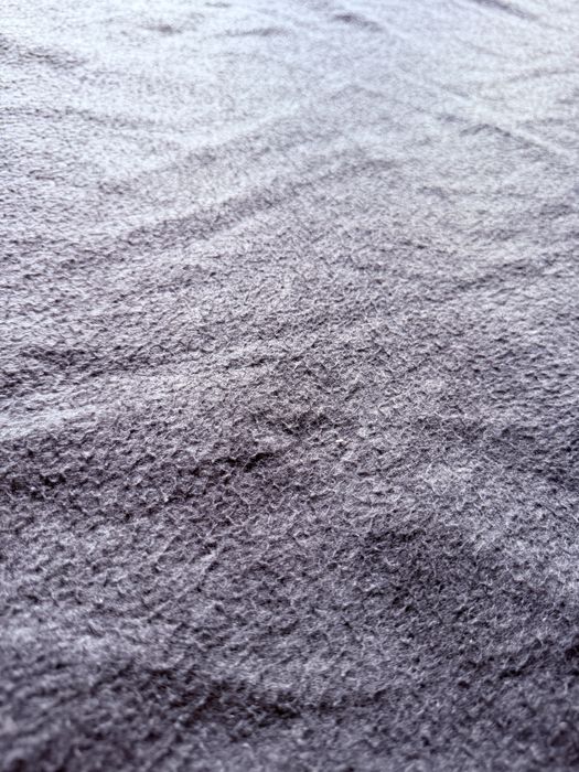 Szary koc / pled IKEA Polarvide 168x125 cm – ząbkowane brzegi