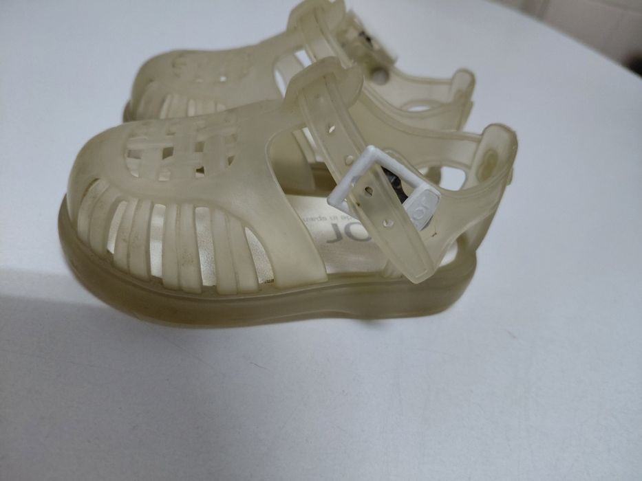 Sandálias tamanho 18