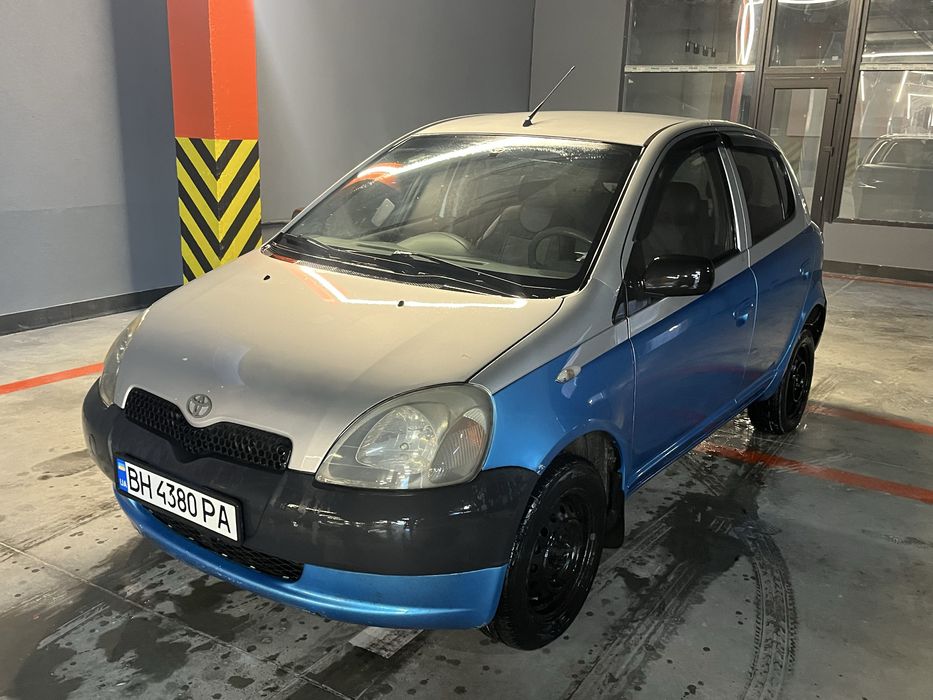 Toyota Yaris 1999 Литровый