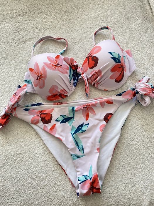 Strój kąpielowy M bikini biały w kwiaty nowy
