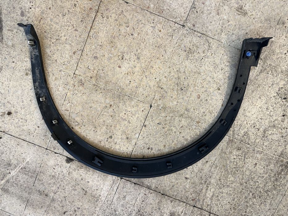 Aba do guarda-lamas dianteiro direito para Peugeot 2008.