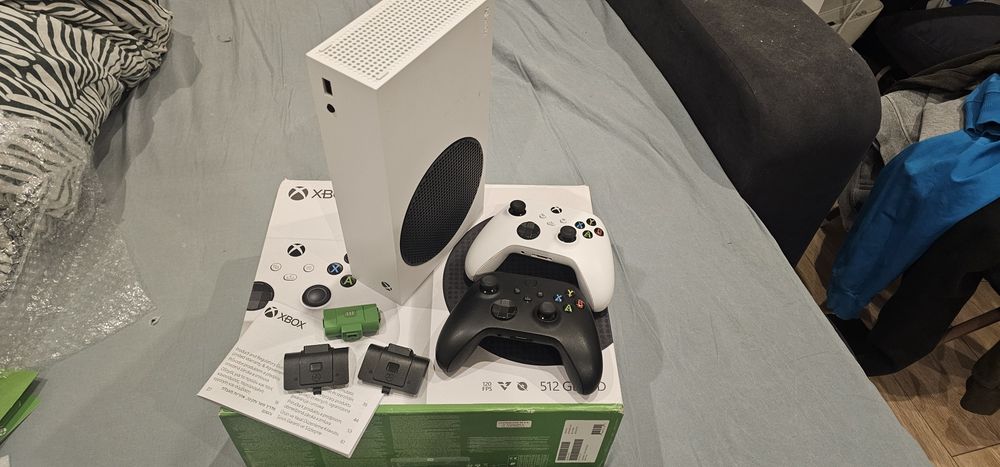 Xbox Series S 512GB  Dwa Pady
