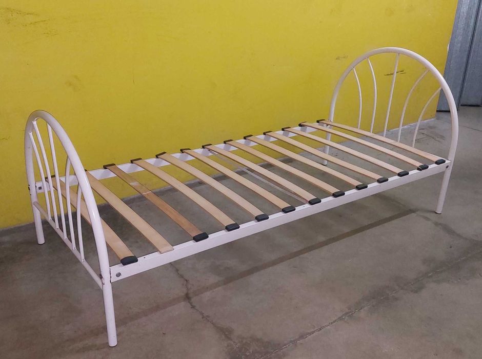 Cama em ferro (colchão)