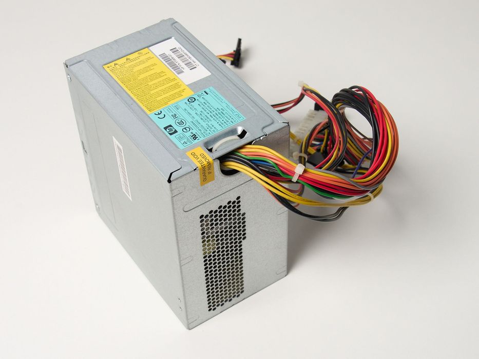 Fonte de alimentação para PC HP Compaq 300W (HP-D3006A0)