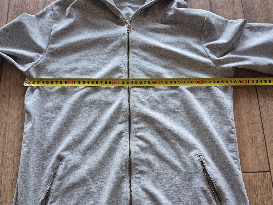 Cienkka bluza damska z kapturem