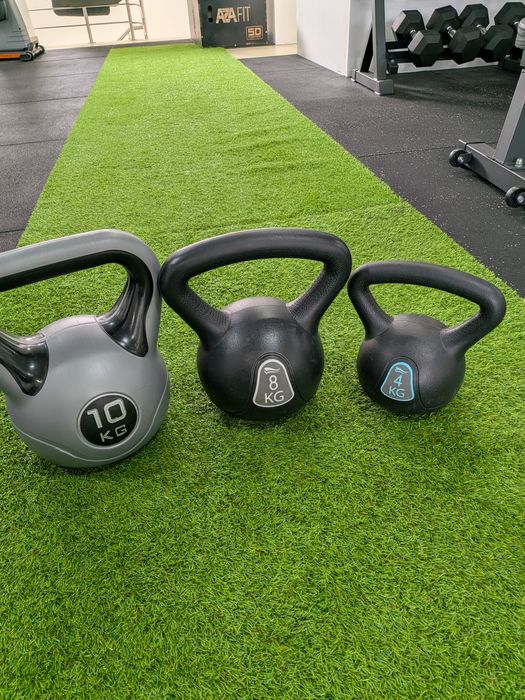 Kettlebells (4 kg, 8 kg e 10 kg) – Excelente Estado