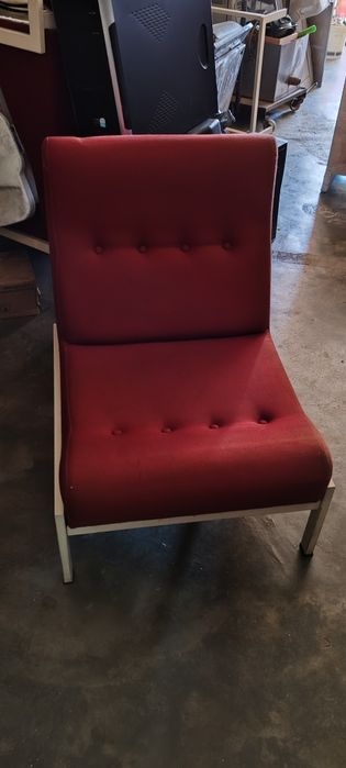 Conjunto mesa e 4 cadeiras.