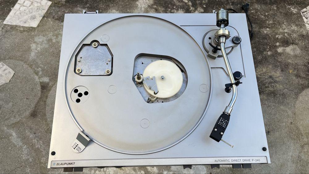 Blaupunkt P-240 Gira-discos Automático Direct Drive (Made in Japan)