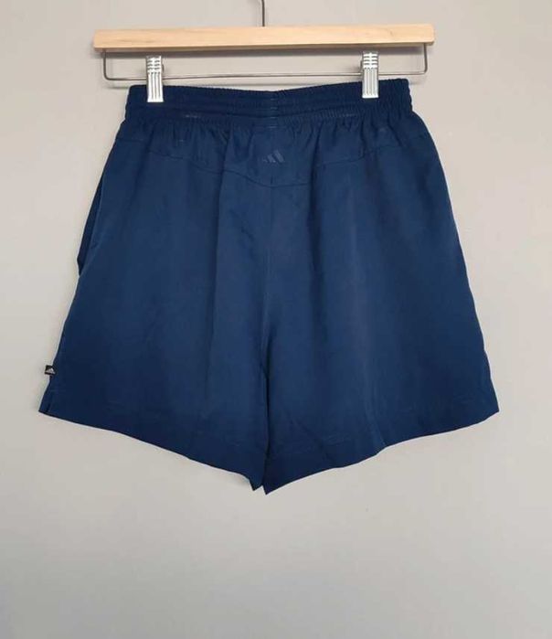 Damskie sportowe spodenki adidas