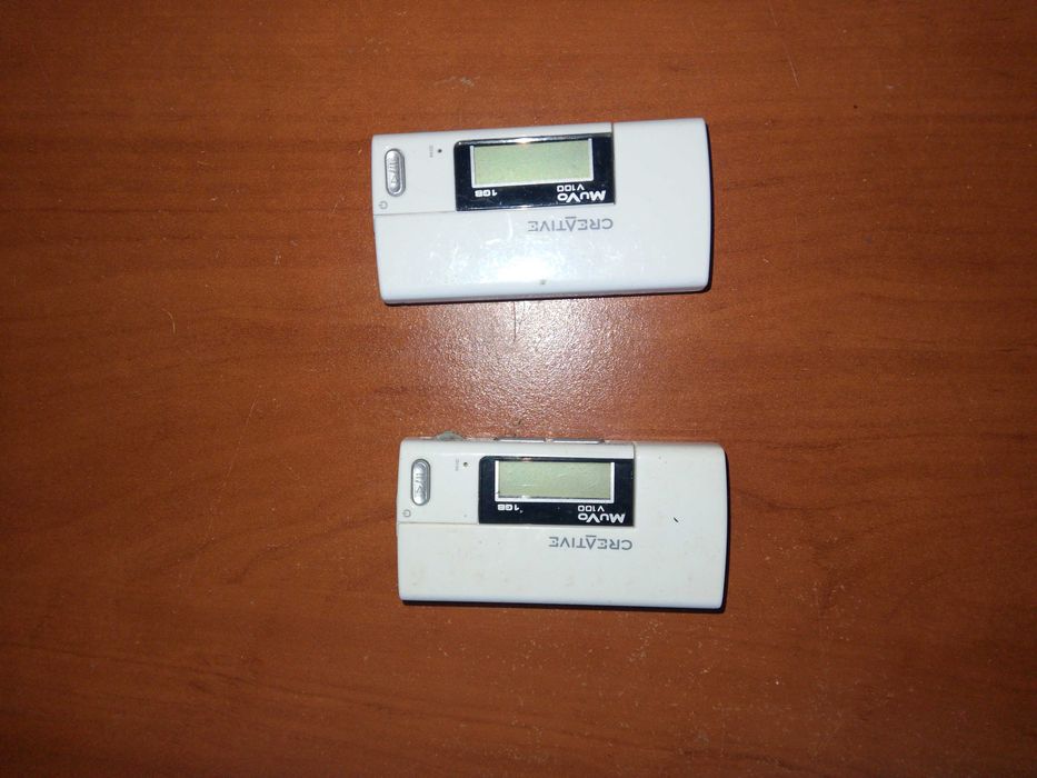 2 x Creative MuVo V100 1GB