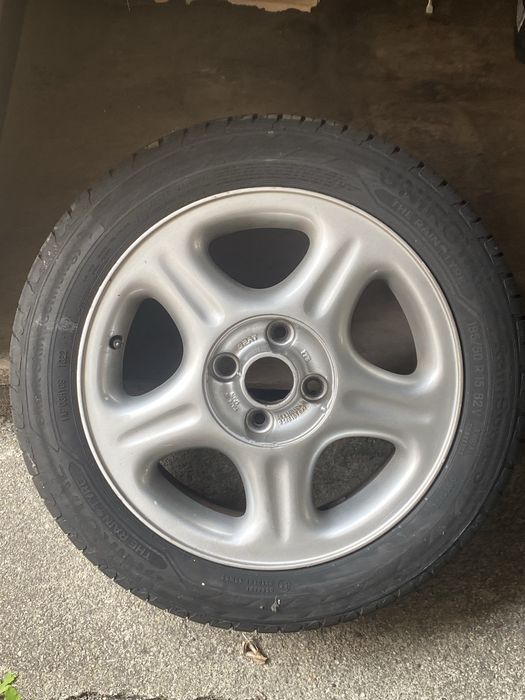 Roda 15 seat e pneu