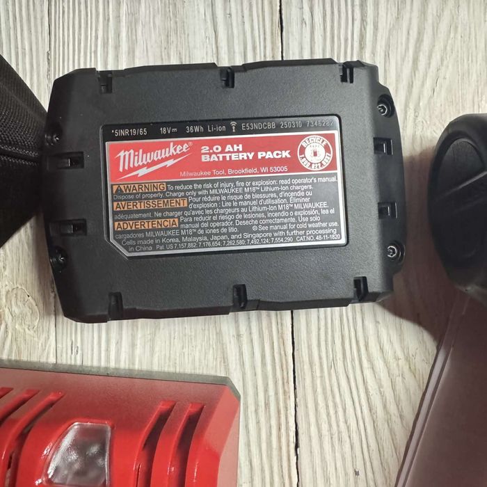 Акумуляторна дріль шурупокрут  Milwaukee M18 3601-21P
