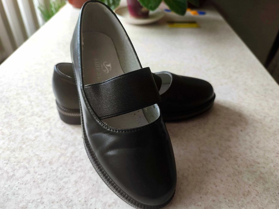 Дитячі туфельки для дівчинки