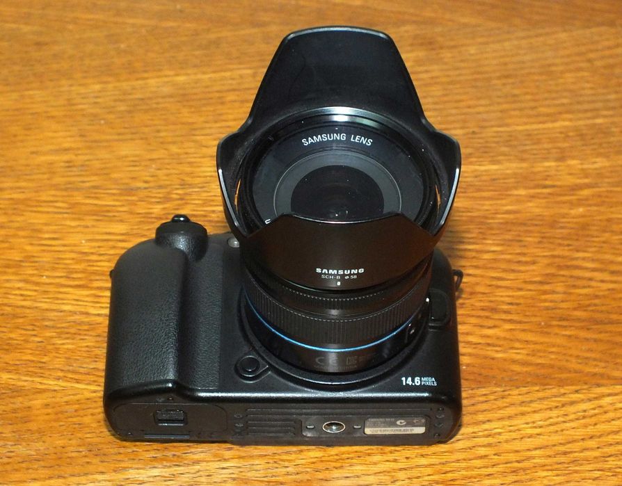 Беззеркальный компактный фотоаппарат Samsung NX10 Body / Объектив 18-55 мм