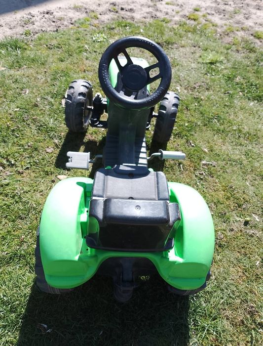 Ciągnik jeździk dla dziecka na pedały