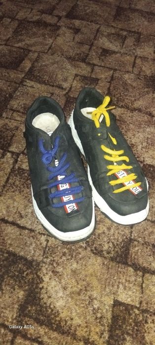 Кросівки  жіночі,олх доставки немає