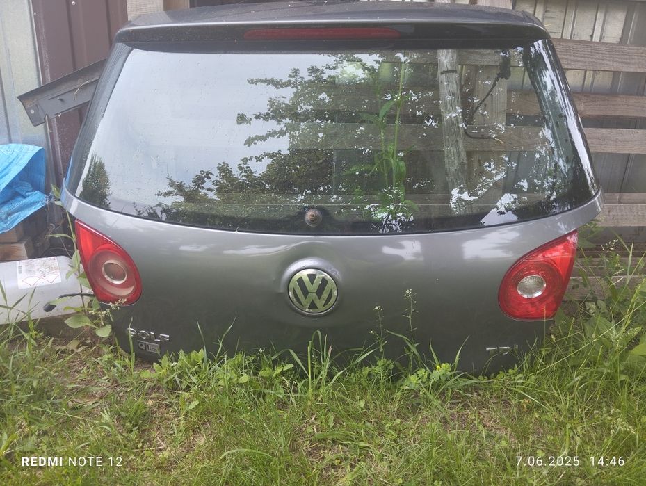 Klapa bagażnika golf V