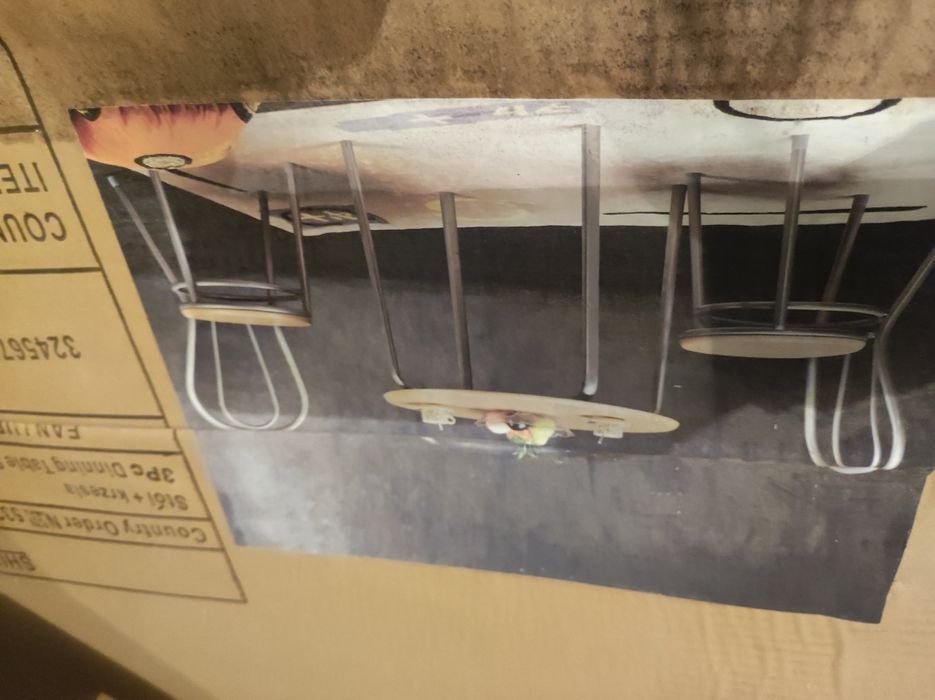 Stolik i dwa krzesła