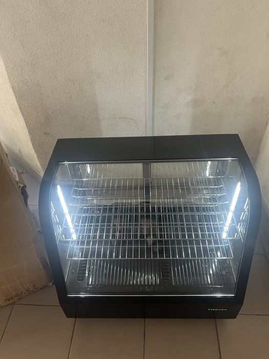 Холодильна Вітрина Кондитерська Frosty Італія