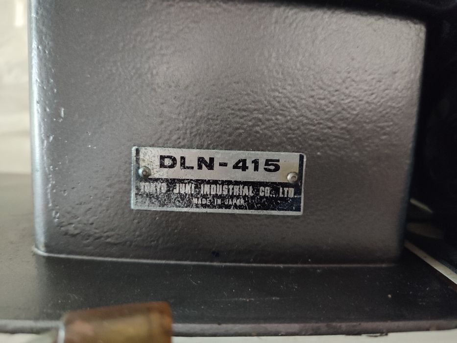 Máquina de costura juKi