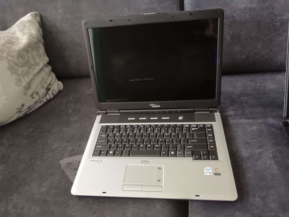 Laptop Fujitsu Siemens Amilo Li 1705 PI 1536 na części