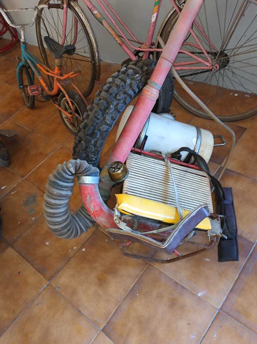 Maquina de sulfatar com motor de combustao