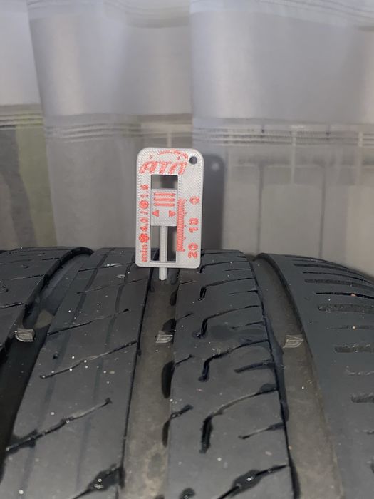 Шини Bravuris5 245/40 R18 (америка)