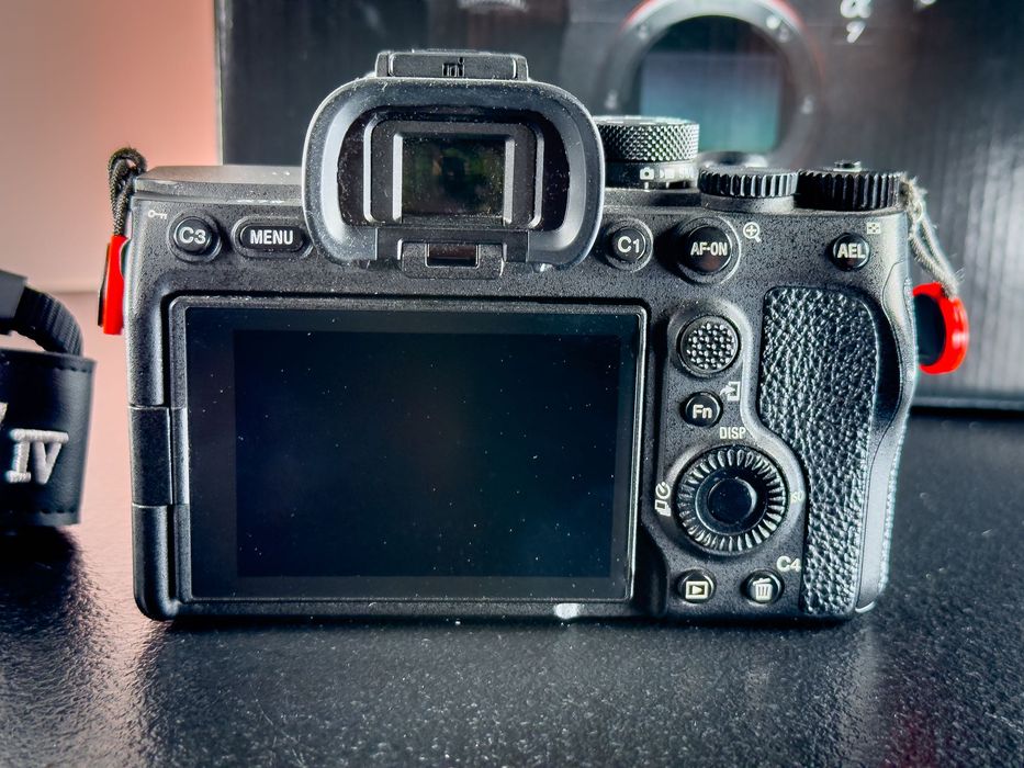 Sony A7 IV - Bardzo zadbany aparat - 2 Baterie i Ładowarka Gratis!