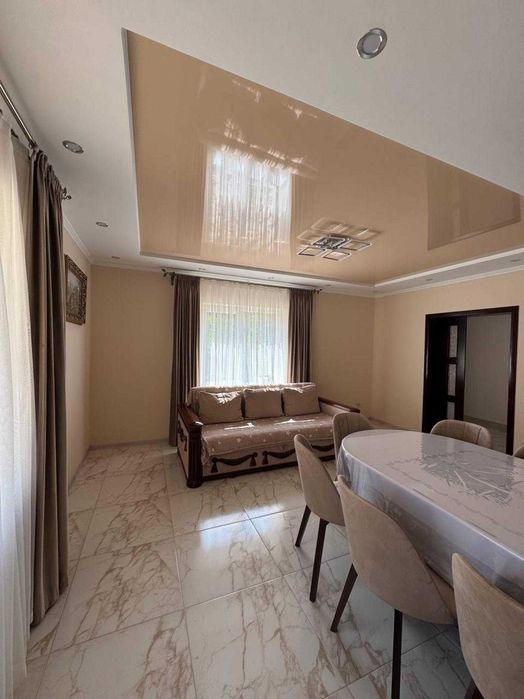 2-х поверховий будинок з ремонтом в с. Нижнів